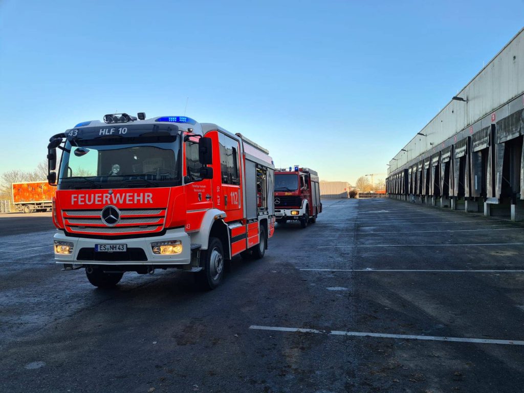 Einsatzfahrzeuge:
MTW, HLF10, LF16
Einsatzzeitraum:
14.01.2022 –14:17-14:55 Uhr