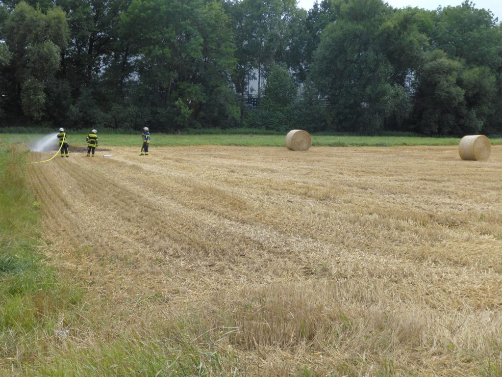 Einsatzfahrzeuge:
ELW1, HLF20
Einsatzzeitraum:
25.07.2022 –15:48- 16:15 Uhr