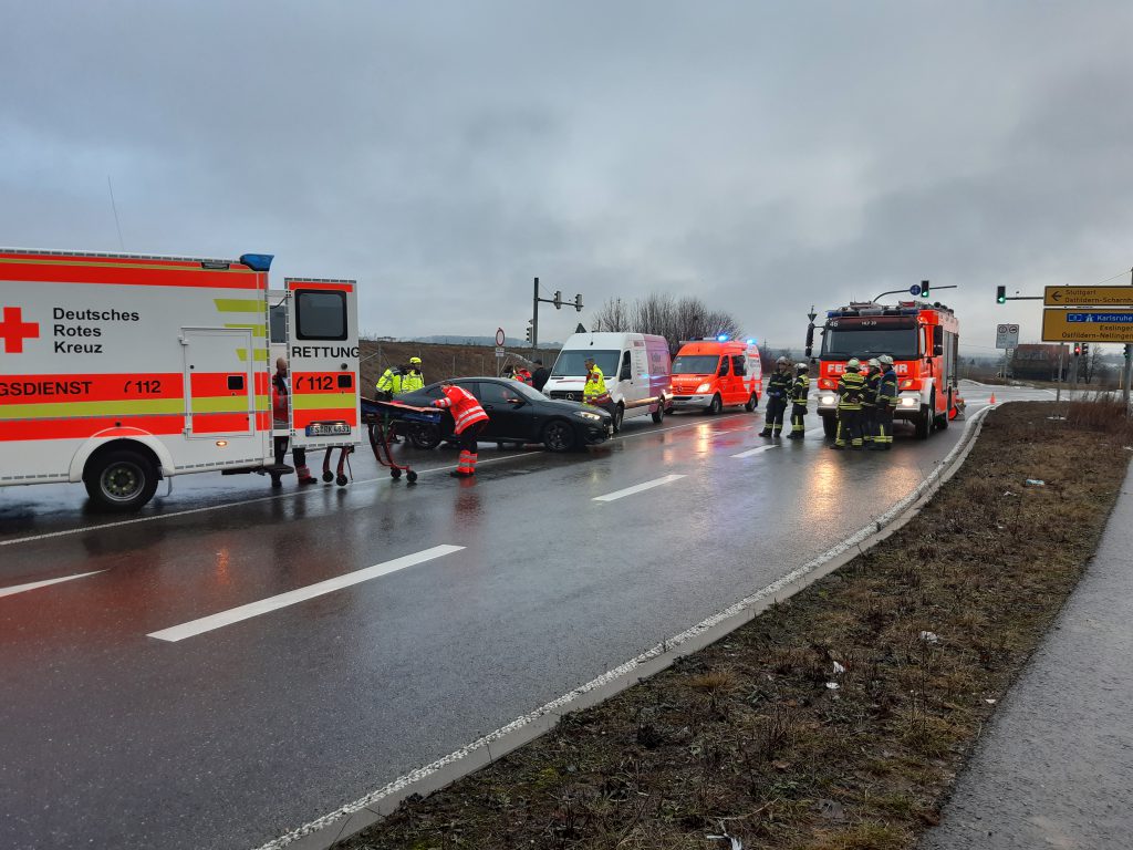 Einsatzfahrzeuge:
ELW1, HLF20, HLF10, GW-T
Einsatzzeitraum:
18.01.2024– 09:04-10:03Uhr